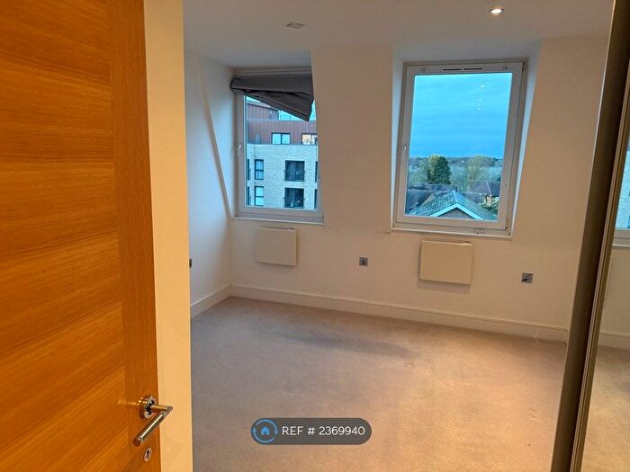 1 Bedroom Flat To Rent In Station Road, Gerrards Cross, SL9