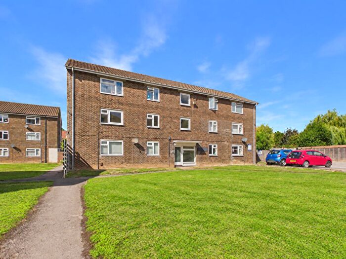 1 Bedroom Flat For Sale In Thames Court, Crombie Close, Waterlooville, PO8