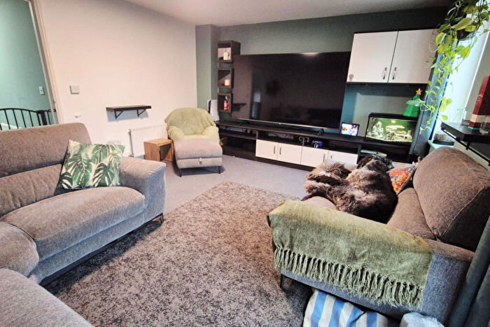 3 Bedroom Semi-Detached House For Sale In North Dene Park, Oldham, OL9