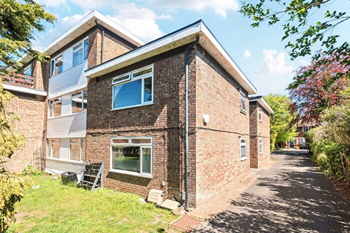 2 Bedroom Flat For Sale In Grand Drive, Raynes Park, London, SW20