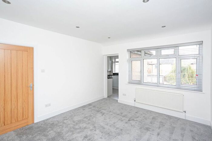 2 Bedroom Flat To Rent In Watford, Watford, WD25