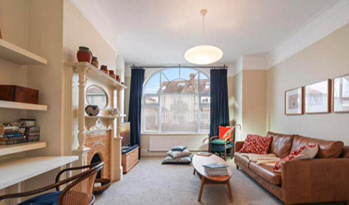 3 Bedroom Semi-Detached House To Rent In Rectory Gardens, London, N8