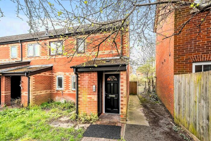 1 Bedroom Maisonette To Rent In Phoebe Court, Reading, RG1