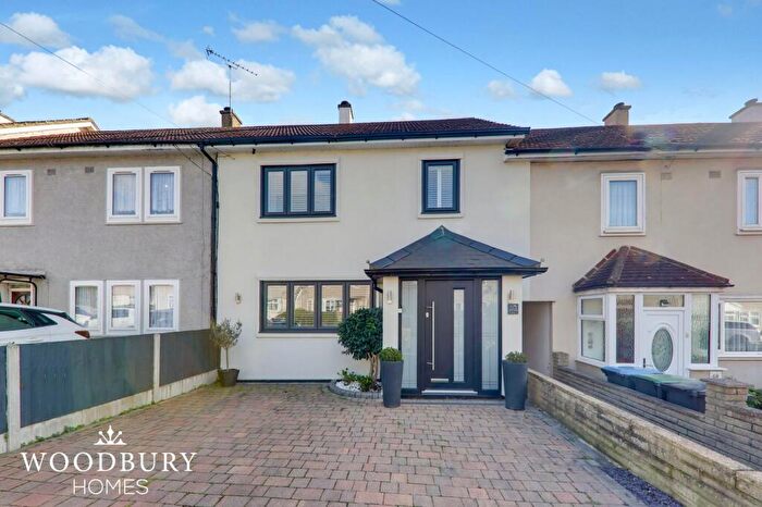 3 Bedroom Terraced House For Sale In Grosvenor Drive, Loughton, IG10