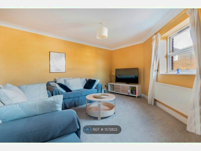 2 Bedroom Flat To Rent In Nightingale Lane, London, SW4