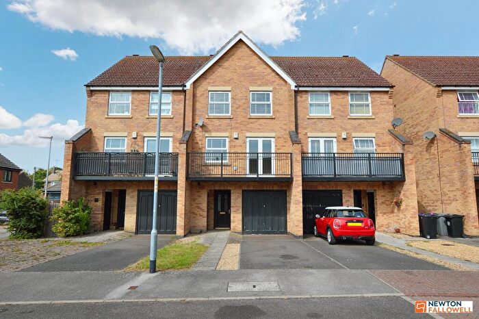 3 Bedroom Town House To Rent In Thyme Avenue, Bourne, PE10