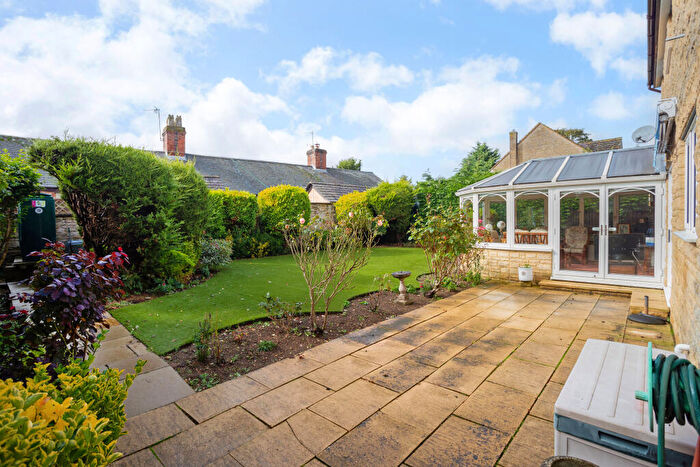 4 Bedroom Detached House For Sale In Park Close, Middleton Stoney, OX25