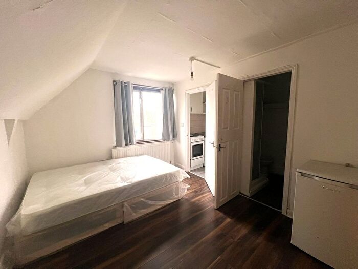 1 Bedroom Studio To Rent In Mitcham Lane, SW16