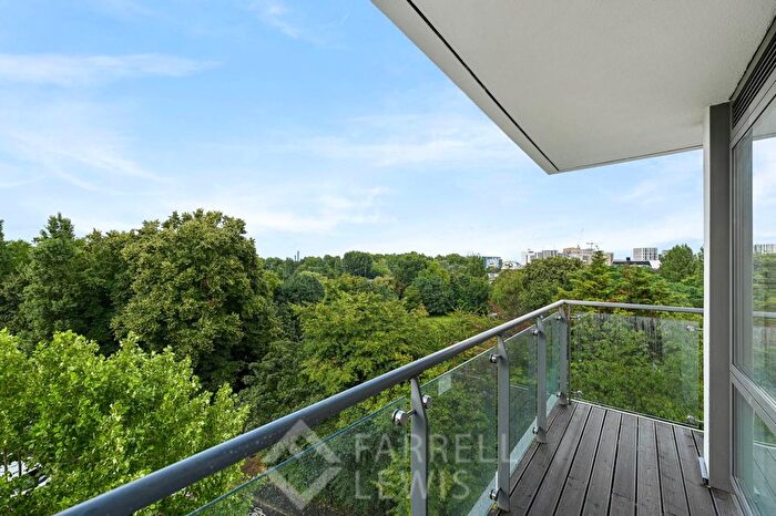 2 Bedroom Flat For Sale In Firestone House, Boston Manor, TW8