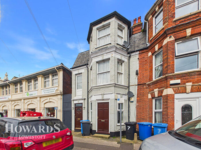 3 Bedroom End Of Terrace House For Sale In Beach Road, Lowestoft, NR32