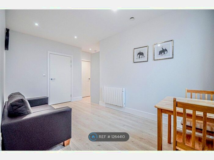 1 Bedroom Flat To Rent In Atlantico House, Harlington, Hayes UB3