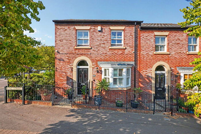 4 Bedroom End Of Terrace House For Sale In King Street, Rochester, ME1