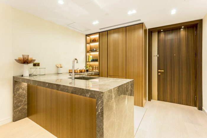 1 Bedroom Flat To Rent In Lincoln Square, Portugal Street, City, WC2A