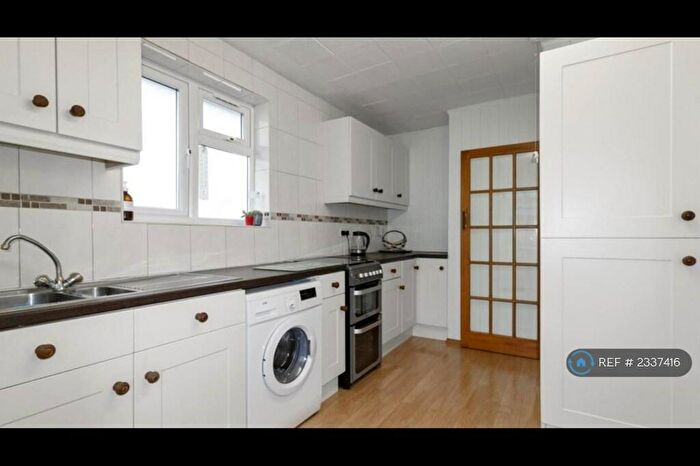 2 Bedroom Bungalow To Rent In Milton Avenue, Barnet, EN5