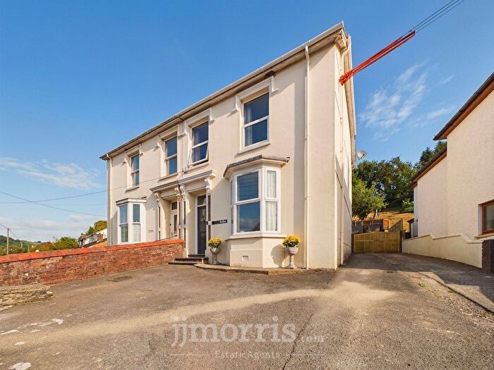 4 Bedroom Semi-Detached House For Sale In Ebenezer Street, Newcastle Emlyn, SA38