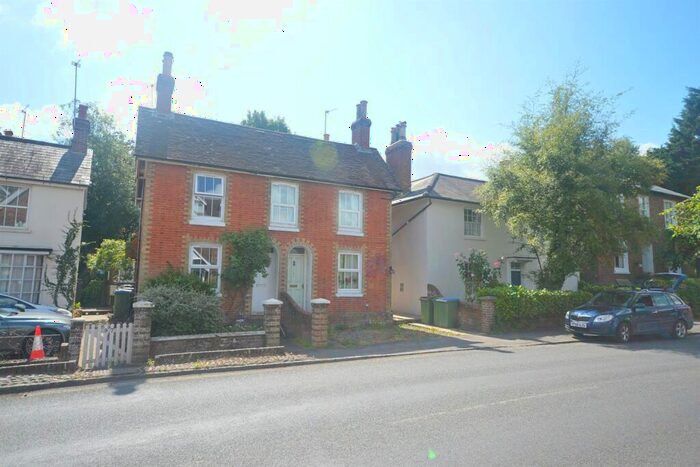 2 Bedroom Semi-Detached House To Rent In High Street, Billingshurst, RH14