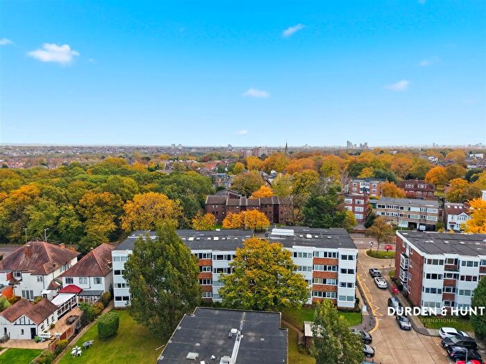 2 Bedroom Flat To Rent In New Wanstead, Wanstead, E11