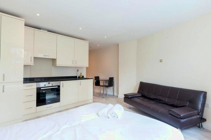 Studio To Rent In Brixton Road, Brixton, London, SW9