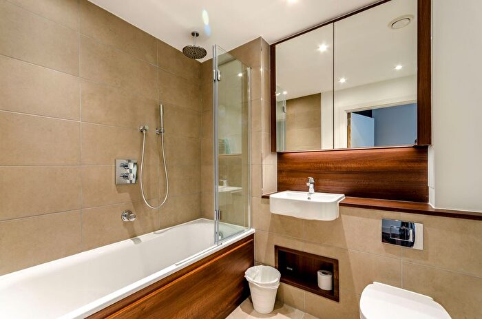 2 Bedroom Flat To Rent In Pipit Drive, Putney, London, SW15