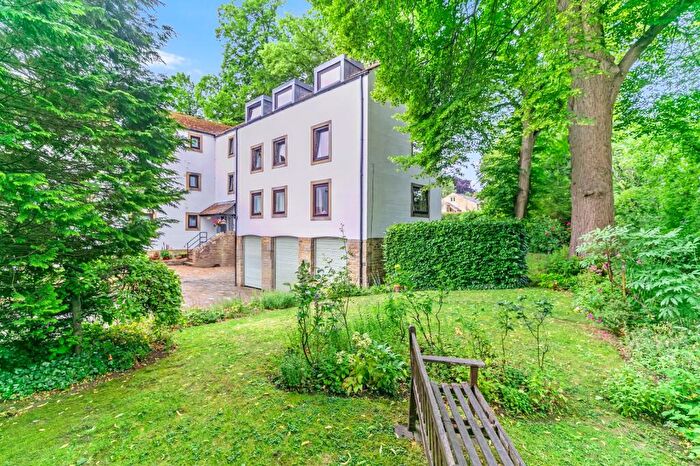 2 Bedroom Flat For Sale In Stockeld Way, Ilkley, West Yorkshire, LS29