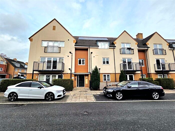 1 Bedroom Flat To Rent In Albacore Way, Hayes, UB3