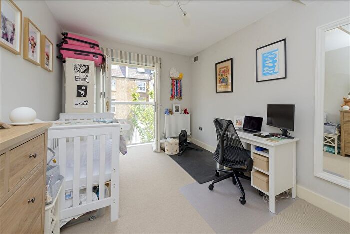 2 Bedroom Flat For Sale In Devonport Road, Shepherd's Bush, W12