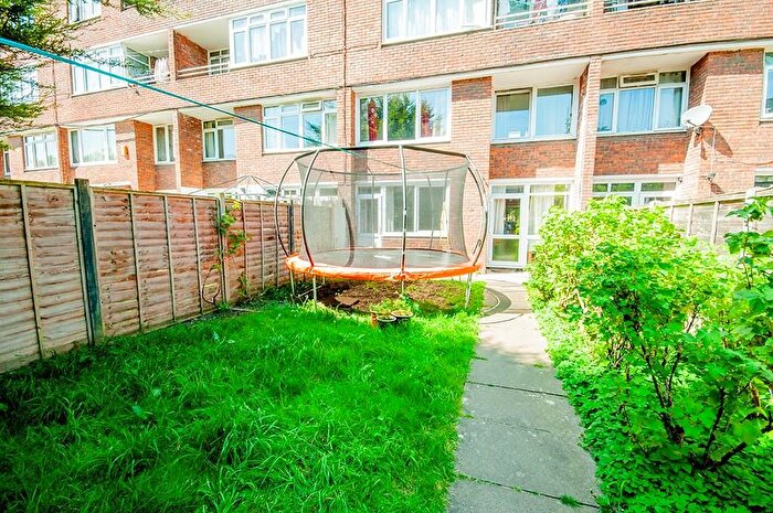 3 Bedroom Flat To Rent In Disraeli Close, London, SE28