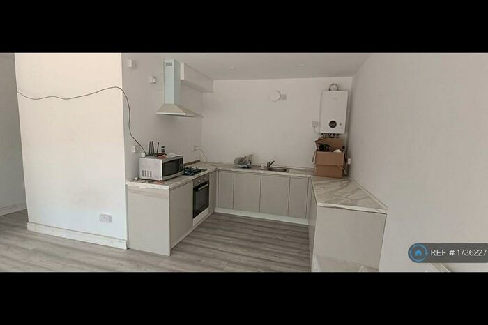 1 Bedroom Flat To Rent In Edge Lane, Stretford, Manchester, M32