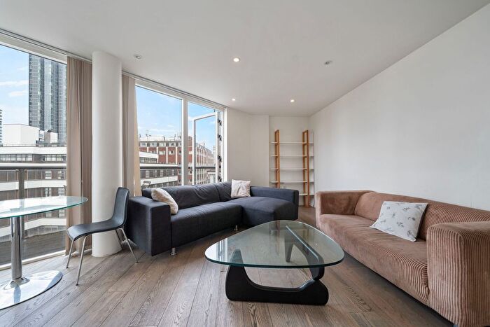 3 Bedroom Flat To Rent In Central Street, London, EC1V
