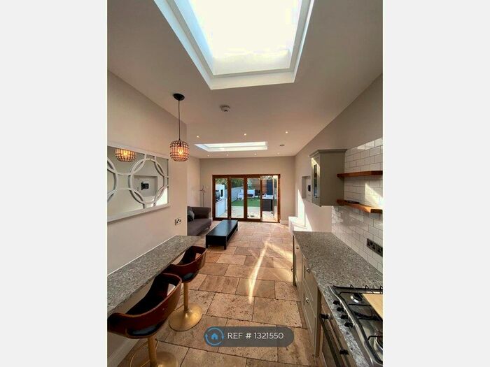 2 Bedroom Flat To Rent In Longley Road, London SW17