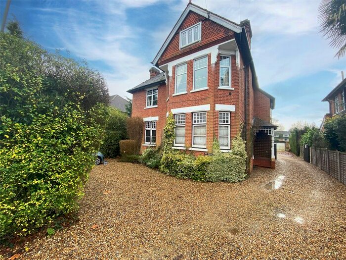 1 Bedroom Flat To Rent In Ray Park Road, Maidenhead, Berkshire, SL6