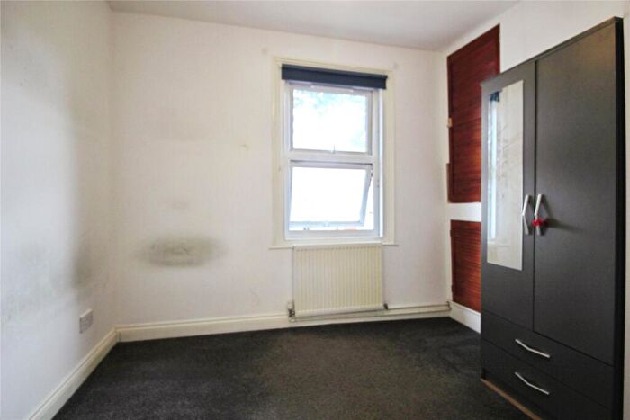 2 Bedroom Apartment To Rent In Caversham Road, Reading, Berkshire, RG1