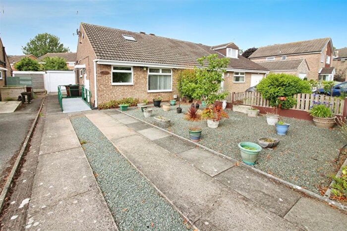 1 Bedroom Semi-detached Bungalow For Sale In Glamis Close, Garforth Leeds, LS25