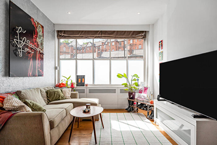 3 Bedroom Terraced House For Sale In Virginia Road, London, E2