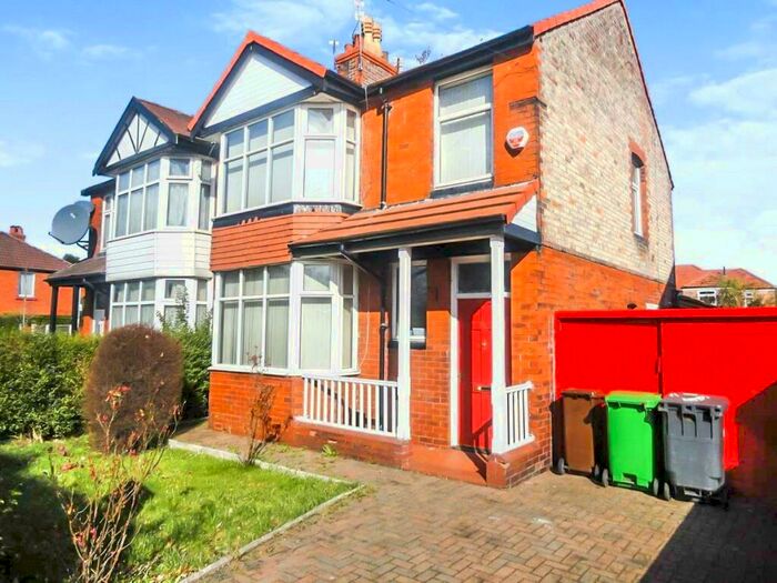 6 Bedroom House To Rent In Mauldeth Road West, Withington, M20