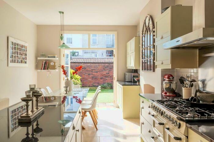 5 Bedroom Terraced House To Rent In St. Albans Road - Westbury Park, BS6