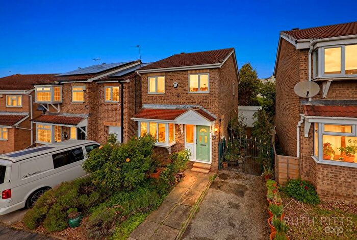 3 Bedroom Detached House For Sale In Vicarage Gardens, Featherstone, WF7