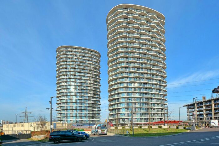 3 Bedroom Flat To Rent In Hoola Building, Royal Victoria, London, E16