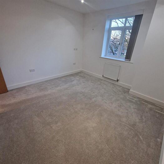2 Bedroom Flat For Sale In Station Road, Potters Bar, EN6