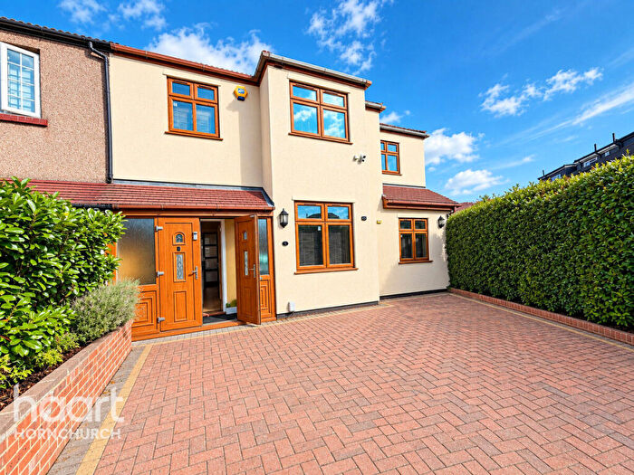 6 Bedroom Semi-Detached House To Rent In Ferro Road, Rainham, RM13