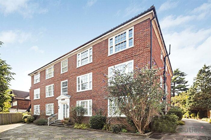 2 Bedroom Flat To Rent In Camborne Road, Sutton, SM2