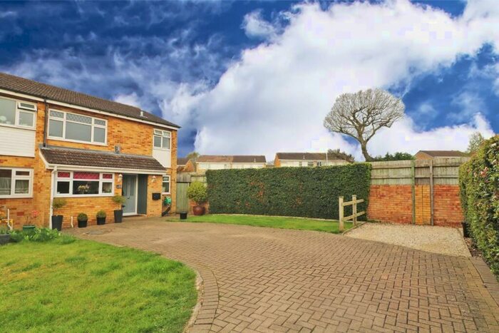 3 Bedroom Semi-Detached House To Rent In Ilchester Mews, Caversham, Reading, Berkshire, RG4