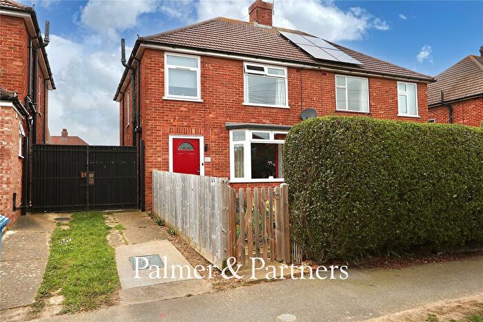 3 Bedroom Semi Detached House For Sale In Pinecroft Road, Ipswich, Suffolk, IP1