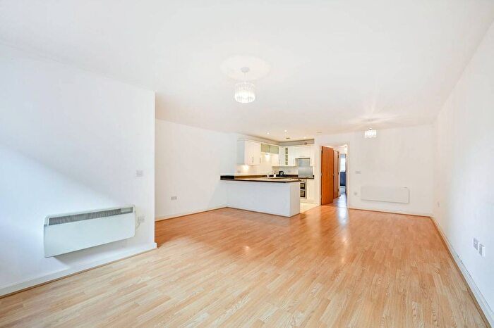 2 Bedroom Flat To Rent In Lanadron Close, Isleworth, TW7