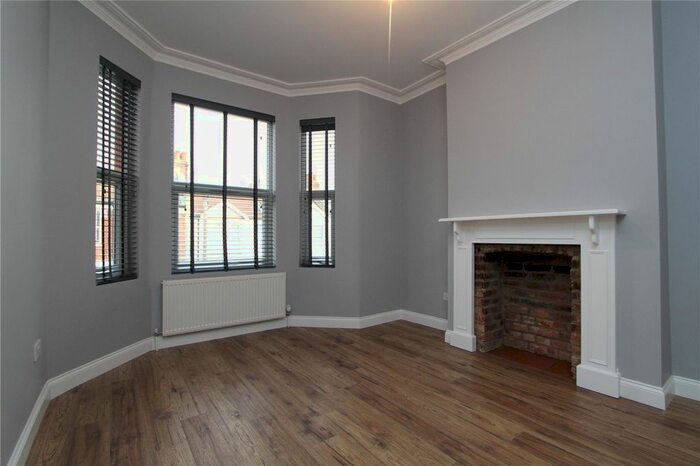 2 Bedroom Flat To Rent In Berrymead Gardens, London, W3