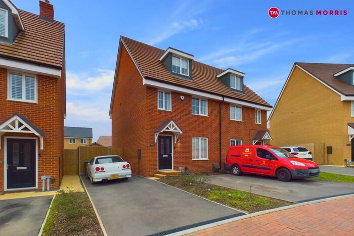 4 Bedroom Semi-Detached House For Sale In Lily Edge, Biggleswade, Bedfordshire, SG18