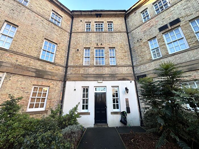 2 Bedroom Flat To Rent In Parklands Manor, Tuke Grove, Wakefield, WF1