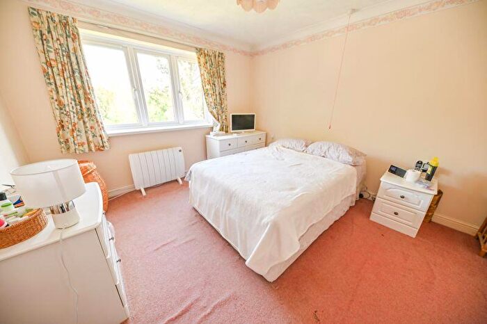 2 Bedroom Retirement Property For Sale In Havant Road, Horndean, PO8
