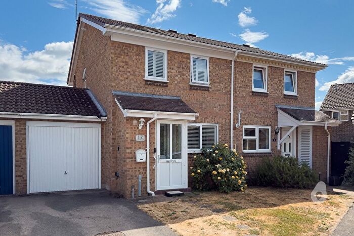3 Bedroom Semi Detached House For Sale In Flexford Green, Bracknell, Berkshire, RG12