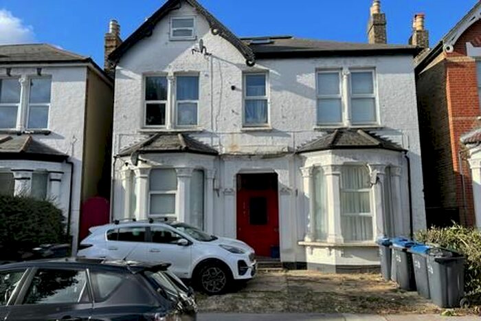 2 Bedroom Flat To Rent In Whitworth Road, Northwood, SE25